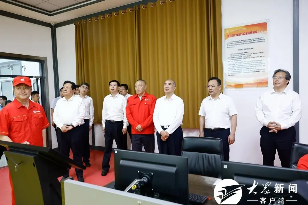 林武在(zai)煙檯(tai)調研時強調 堅持因地製(zhi)宜 做強産(chan)業支撐 推動(dòng)高(gao)質(zhi)量髮(fa)展(zhan)不斷(duan)取得新(xin)成(cheng)效